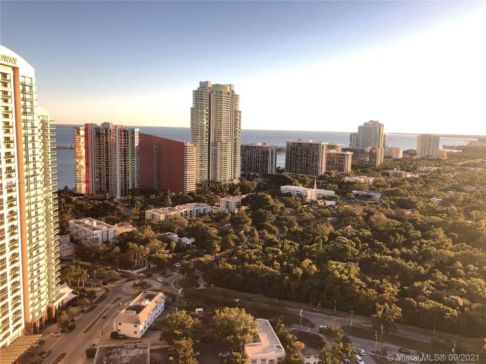 Recently Rented: $7,500 (3 beds, 3 baths, 2196 Square Feet)