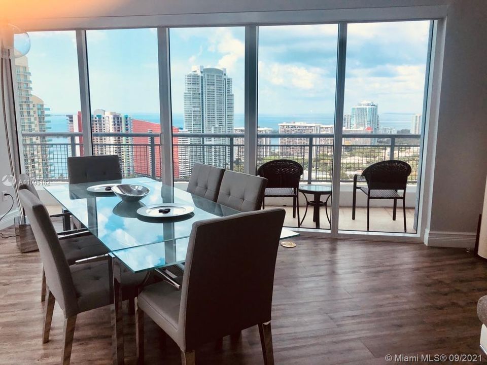 Recently Rented: $7,500 (3 beds, 3 baths, 2196 Square Feet)