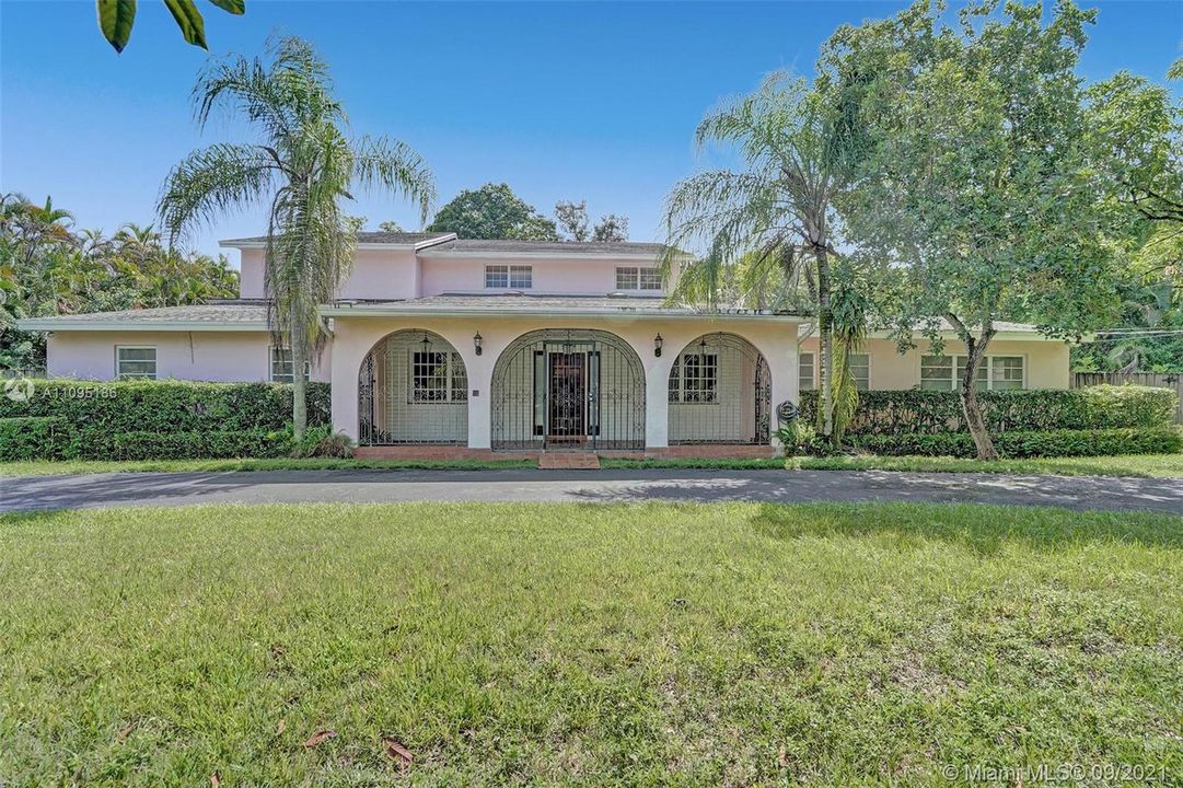 Recently Sold: $1,075,000 (8 beds, 5 baths, 6954 Square Feet)