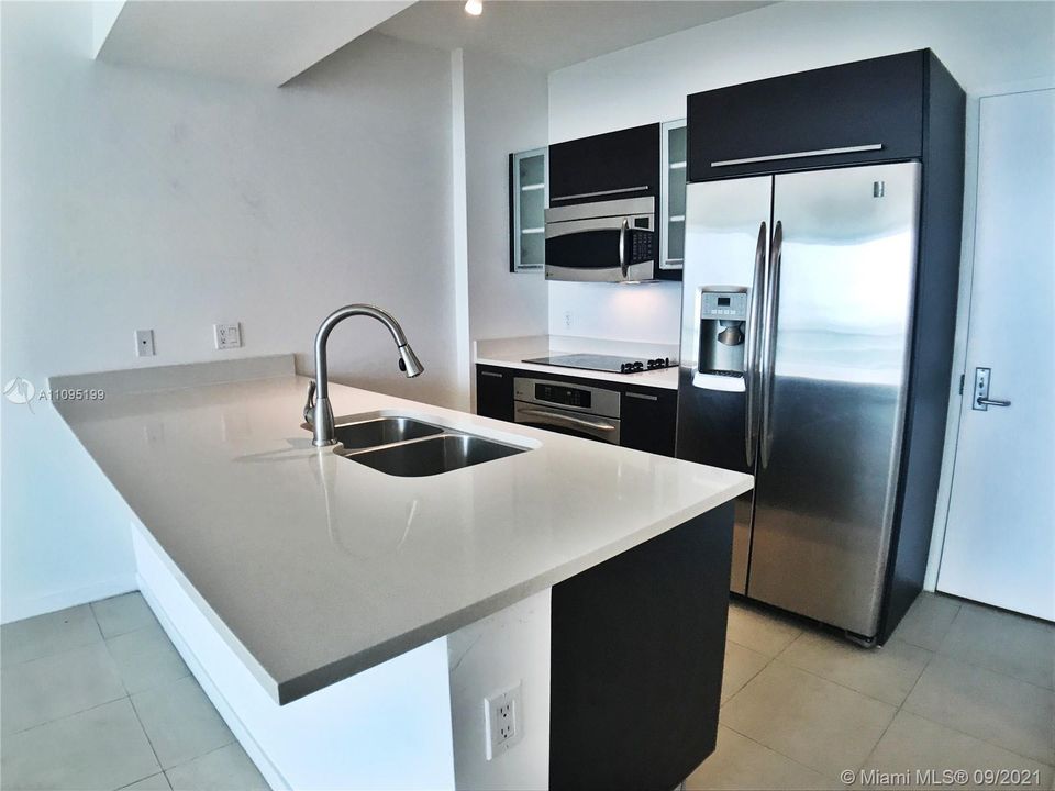 Recently Sold: $320,000 (1 beds, 1 baths, 692 Square Feet)