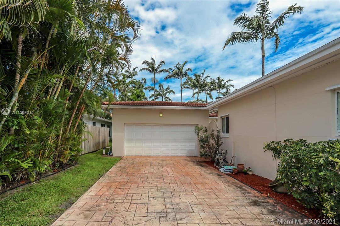 Recently Sold: $1,099,000 (4 beds, 3 baths, 3437 Square Feet)