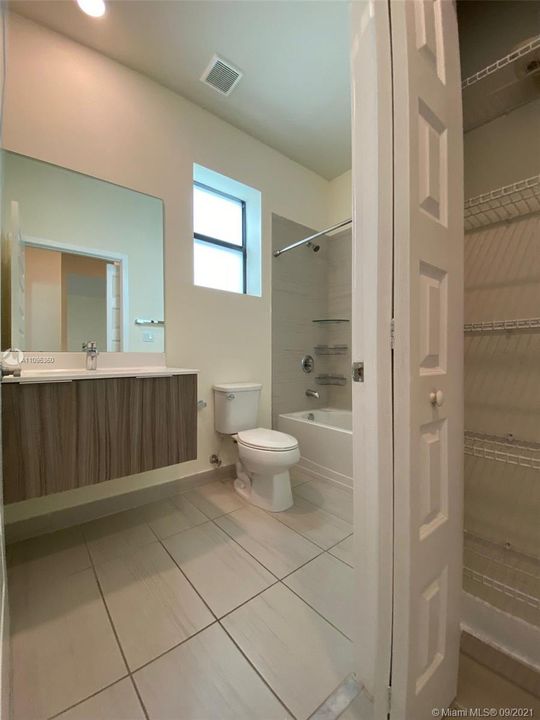最近租的: $2,875 (3 贝兹, 2 浴室, 1236 平方英尺)