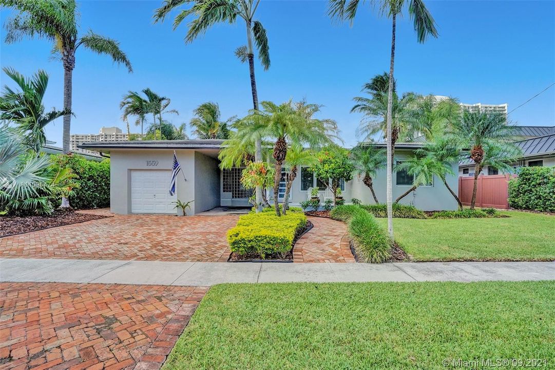 Recently Sold: $1,850,000 (3 beds, 3 baths, 2291 Square Feet)