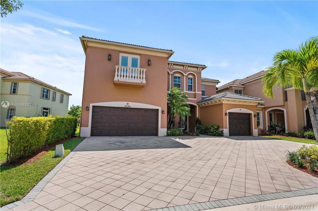 Recently Sold: $750,000 (5 beds, 5 baths, 4394 Square Feet)