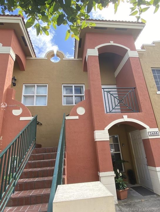 Recently Rented: $1,700 (2 beds, 2 baths, 900 Square Feet)