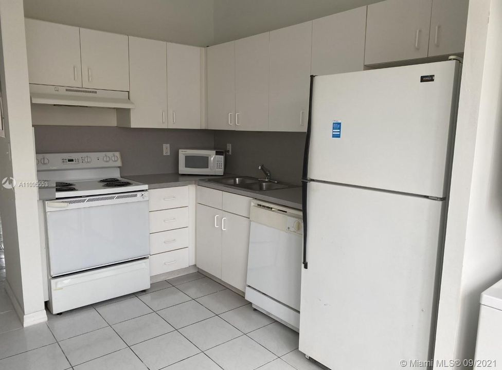 Recently Rented: $1,700 (2 beds, 2 baths, 900 Square Feet)