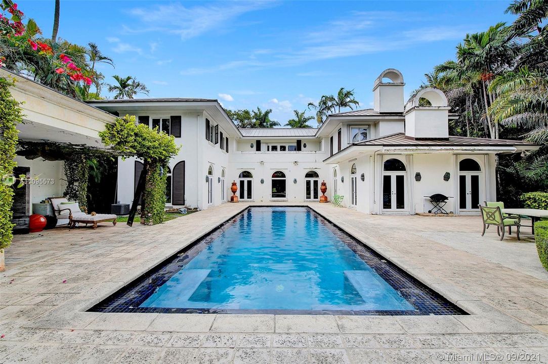 Recently Sold: $5,580,000 (6 beds, 6 baths, 5976 Square Feet)