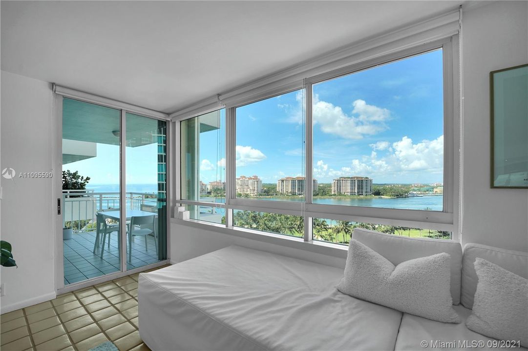 Recently Sold: $1,325,000 (2 beds, 2 baths, 1165 Square Feet)