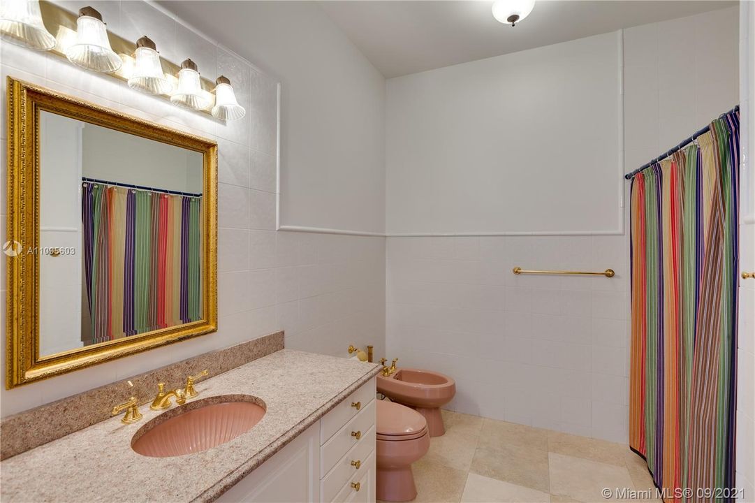 最近售出: $2,100,000 (5 贝兹, 4 浴室, 4207 平方英尺)