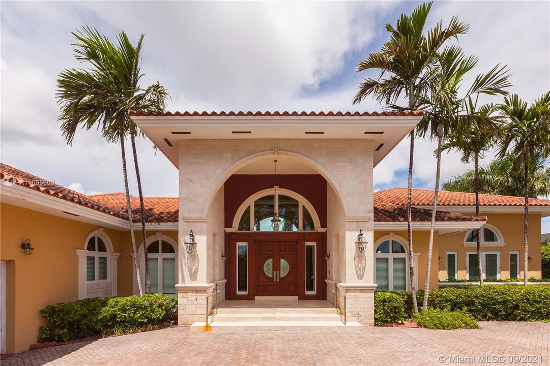 Recently Sold: $2,100,000 (5 beds, 4 baths, 4207 Square Feet)
