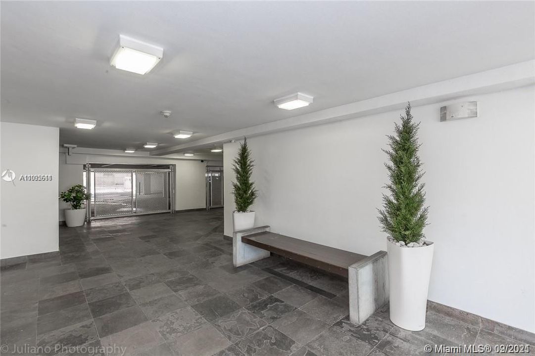 Recently Sold: $950,000 (2 beds, 2 baths, 1377 Square Feet)