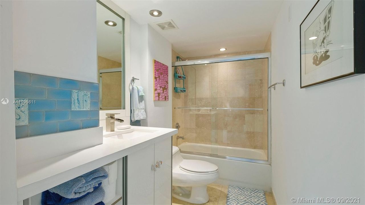 最近售出: $950,000 (2 贝兹, 2 浴室, 1377 平方英尺)