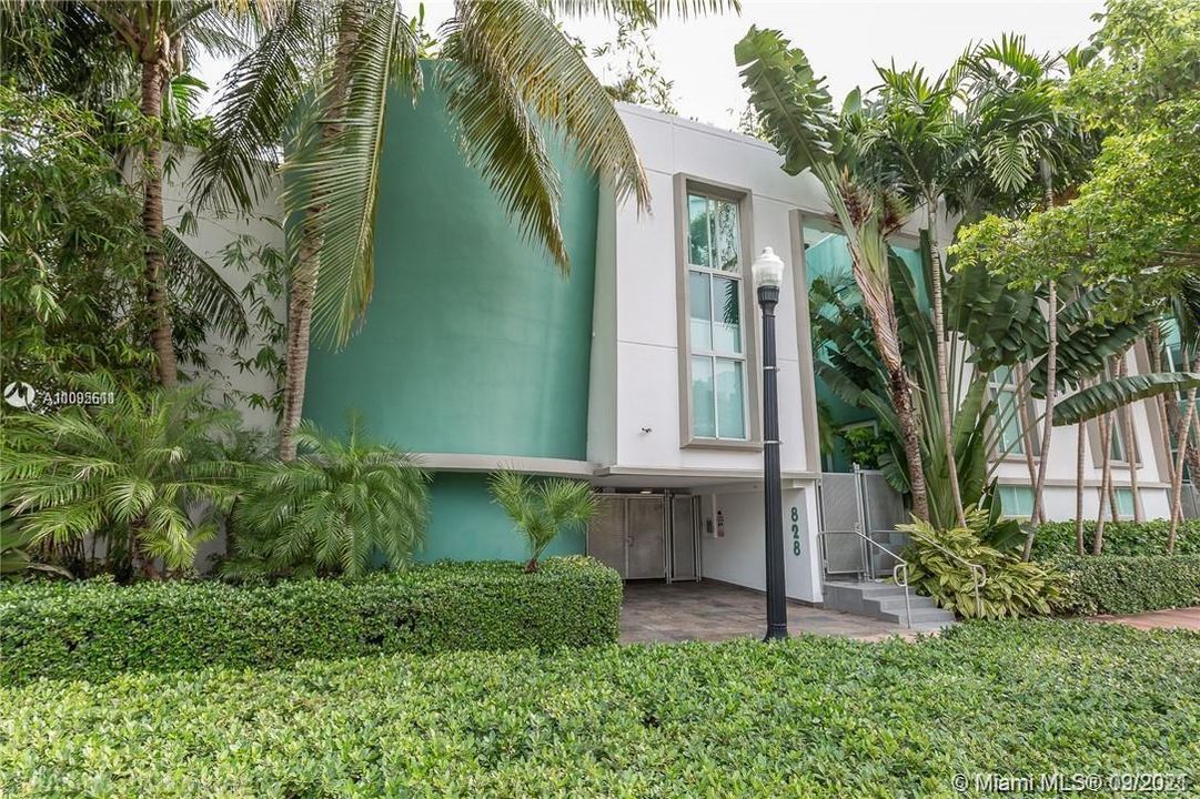 Recently Sold: $950,000 (2 beds, 2 baths, 1377 Square Feet)