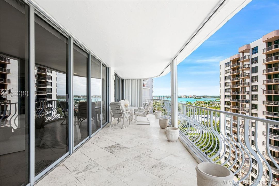Recently Sold: $1,499,000 (2 beds, 3 baths, 2525 Square Feet)