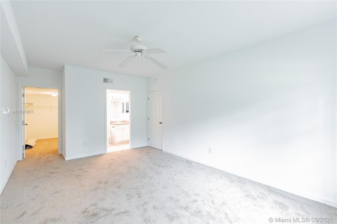 Recently Sold: $179,900 (1 beds, 1 baths, 713 Square Feet)