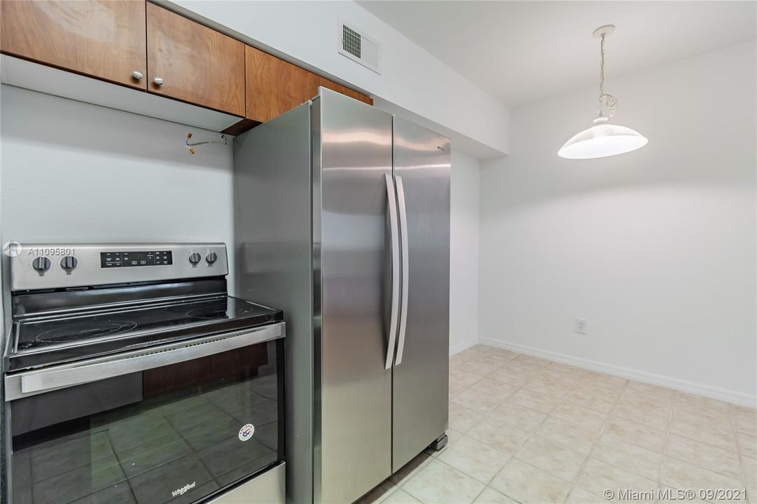 Recently Sold: $179,900 (1 beds, 1 baths, 713 Square Feet)