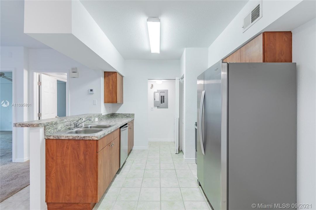 Recently Sold: $179,900 (1 beds, 1 baths, 713 Square Feet)