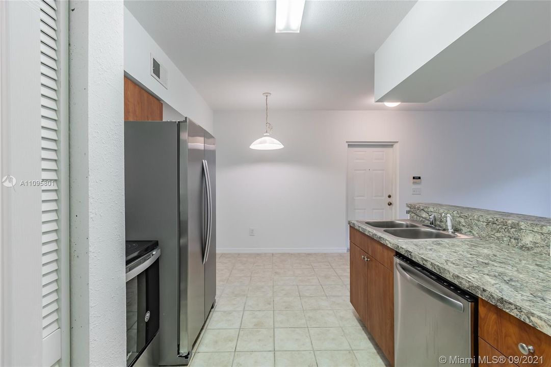Recently Sold: $179,900 (1 beds, 1 baths, 713 Square Feet)