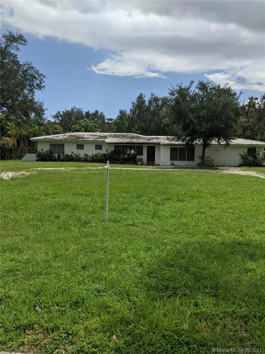 Front of the property. The structure will be removed in October by Seller. The width at the front and the back yard is 128.99 Feet M/L. The sides of the Lot is 303' Feet on both the East side & West side.Total SQ FT of the Lot is 38,768. or .8972 M/L of an Acre.