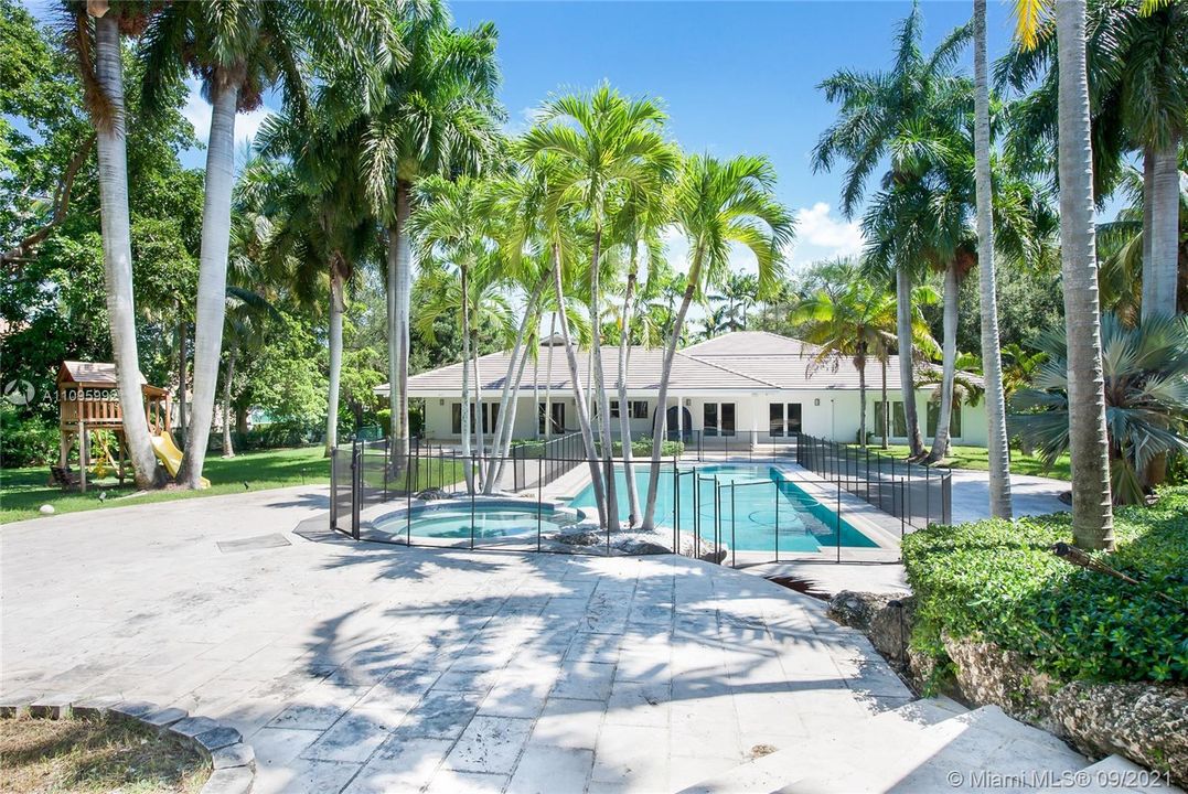 Recently Sold: $3,900,000 (7 beds, 6 baths, 7615 Square Feet)