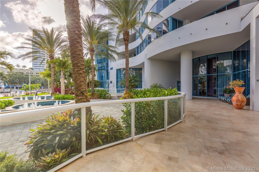 Recently Sold: $1,895,000 (3 beds, 3 baths, 3470 Square Feet)