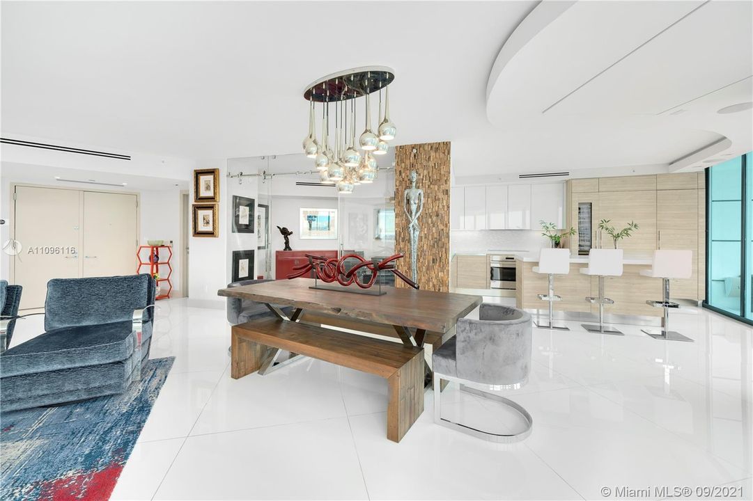 Recently Sold: $1,890,000 (2 beds, 2 baths, 2320 Square Feet)