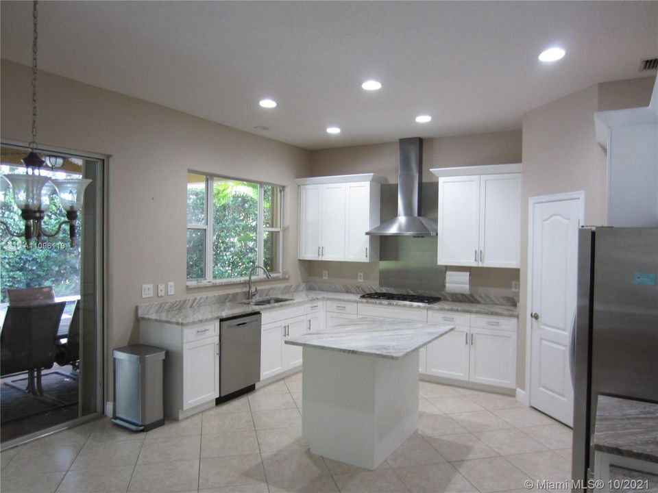 Recently Rented: $5,700 (5 beds, 3 baths, 3232 Square Feet)