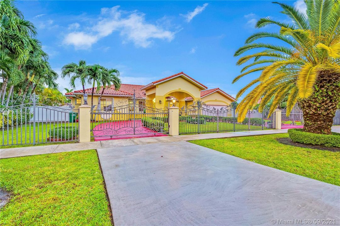 Recently Sold: $1,100,000 (4 beds, 3 baths, 3150 Square Feet)