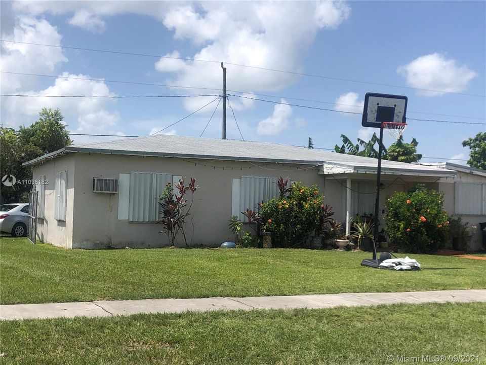 Recently Sold: $369,500 (4 beds, 2 baths, 1236 Square Feet)