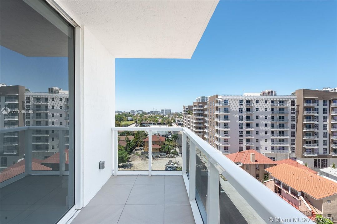 最近租的: $3,750 (3 贝兹, 2 浴室, 1547 平方英尺)