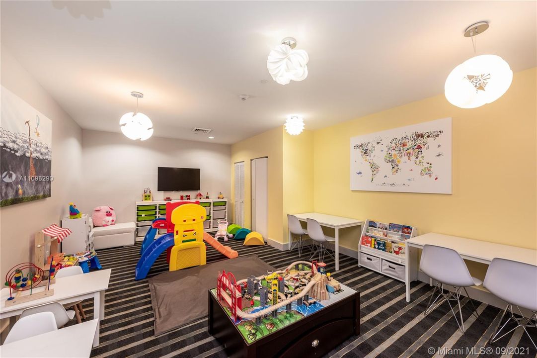 最近租的: $3,750 (3 贝兹, 2 浴室, 1547 平方英尺)