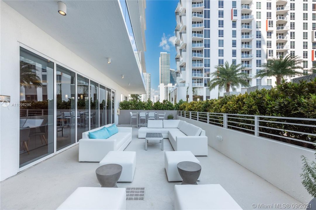 最近租的: $3,750 (3 贝兹, 2 浴室, 1547 平方英尺)