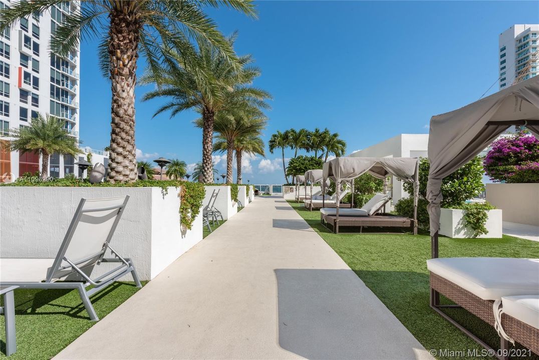 最近租的: $3,750 (3 贝兹, 2 浴室, 1547 平方英尺)