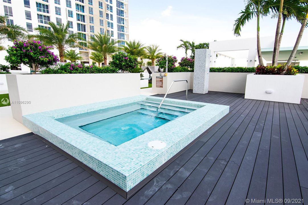 最近租的: $3,750 (3 贝兹, 2 浴室, 1547 平方英尺)