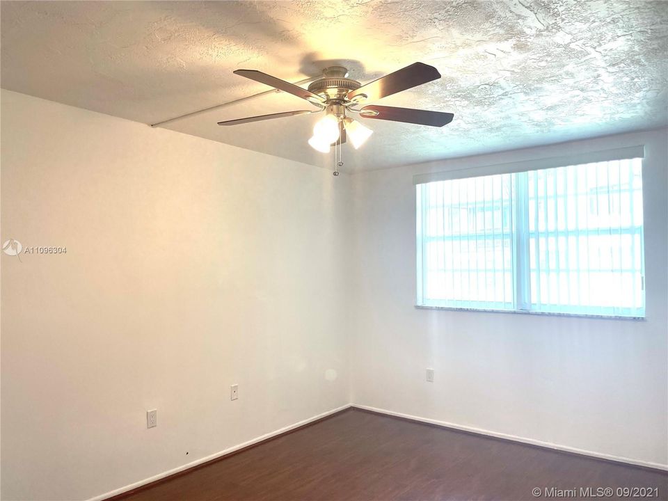 Recently Sold: $99,000 (1 beds, 1 baths, 960 Square Feet)