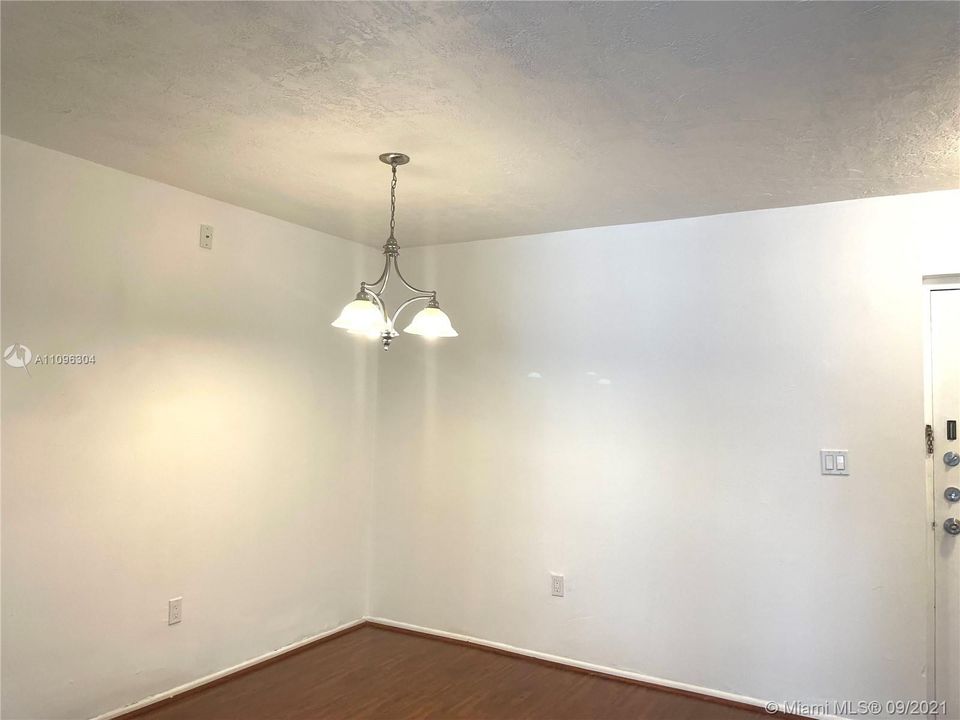 Recently Sold: $99,000 (1 beds, 1 baths, 960 Square Feet)