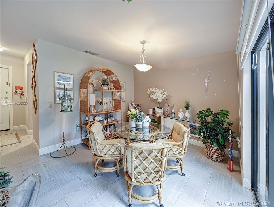 Recently Sold: $325,000 (2 beds, 2 baths, 1363 Square Feet)