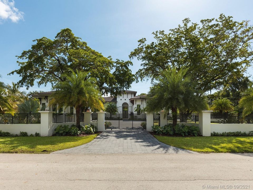 Recently Sold: $6,995,000 (7 beds, 7 baths, 6999 Square Feet)