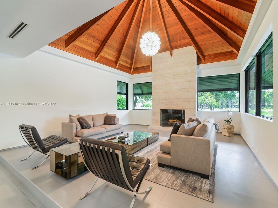 Recently Sold: $4,395,000 (5 beds, 4 baths, 6391 Square Feet)