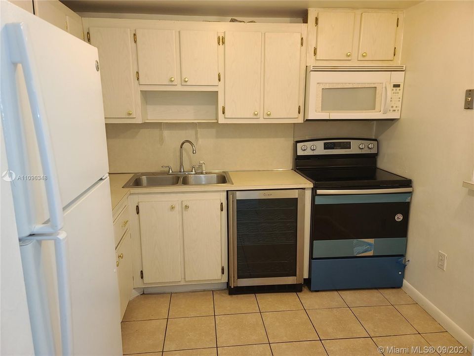 Recently Sold: $140,000 (1 beds, 1 baths, 728 Square Feet)