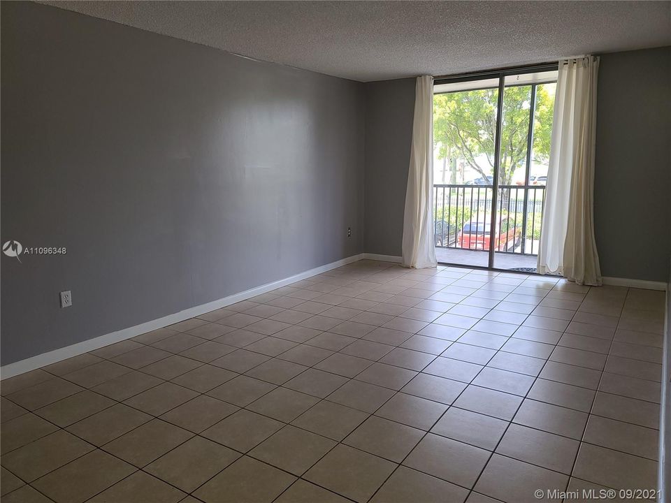 Recently Sold: $140,000 (1 beds, 1 baths, 728 Square Feet)