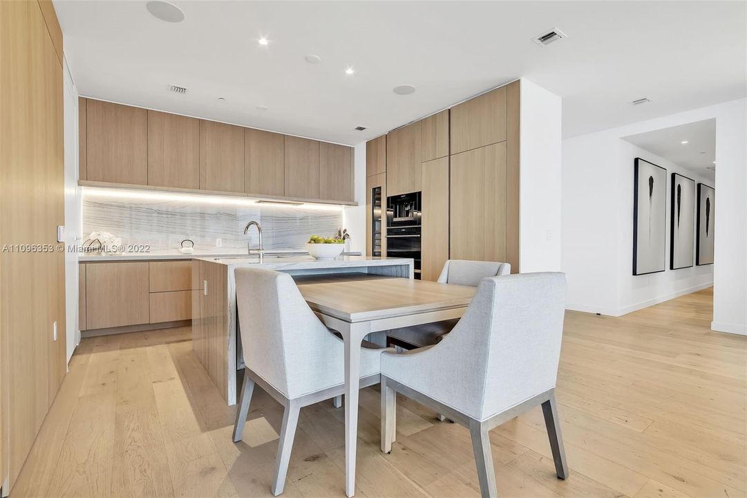 Recently Sold: $6,450,000 (3 beds, 3 baths, 2233 Square Feet)