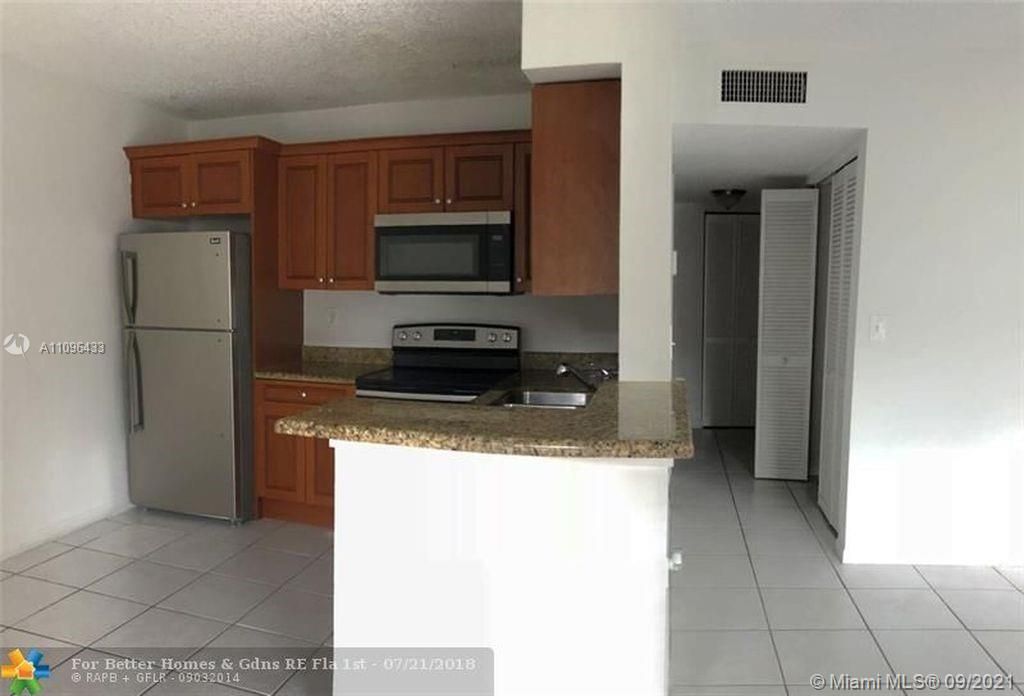 Recently Rented: $1,490 (2 beds, 2 baths, 835 Square Feet)