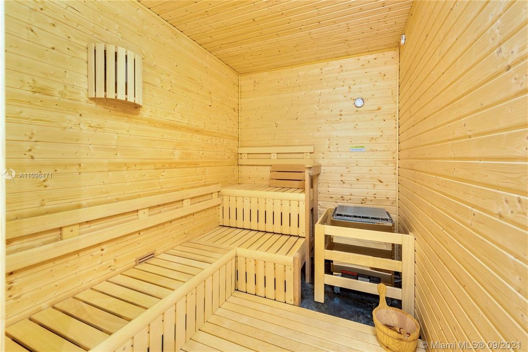Men's & Women's Spa with Sauna, Steam & Treatment Rooms