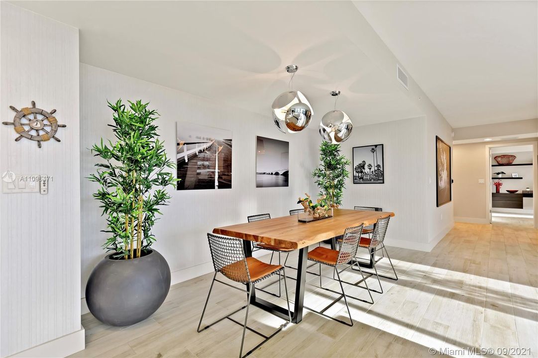 Recently Sold: $850,000 (2 beds, 2 baths, 1620 Square Feet)