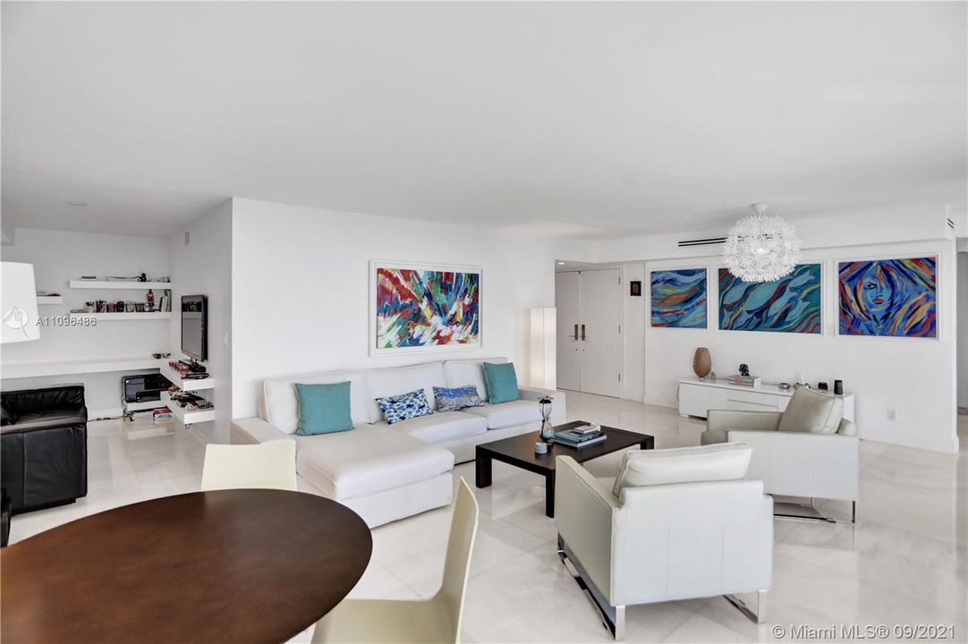 Recently Sold: $1,780,000 (2 beds, 2 baths, 1496 Square Feet)