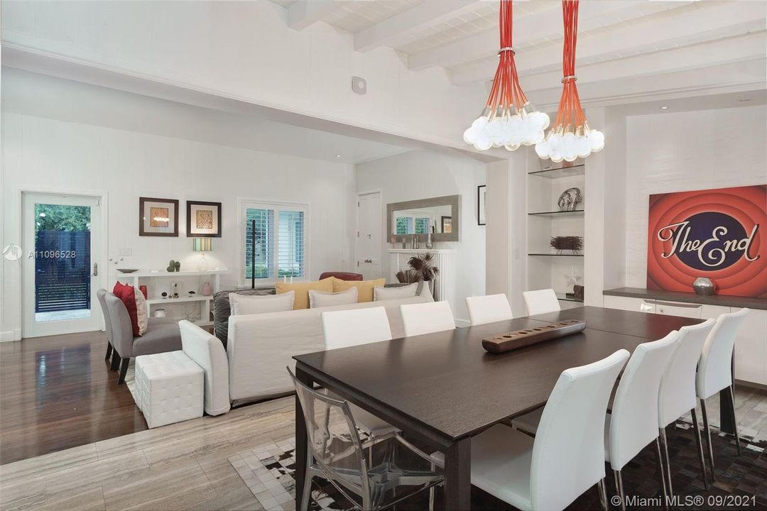 Recently Sold: $1,500,000 (3 beds, 2 baths, 1812 Square Feet)