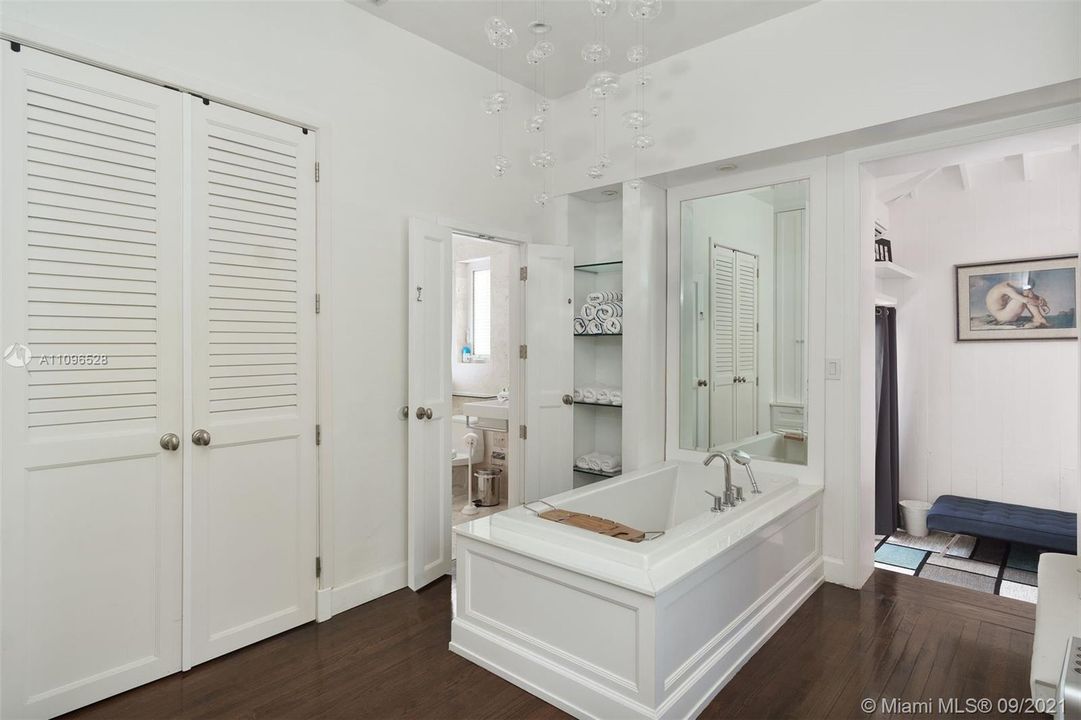 Recently Sold: $1,500,000 (3 beds, 2 baths, 1812 Square Feet)