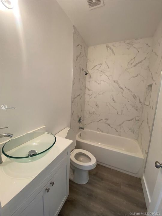 最近租的: $3,300 (5 贝兹, 2 浴室, 1748 平方英尺)