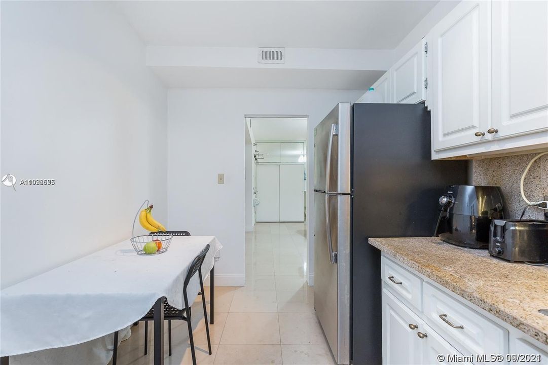 Recently Sold: $335,000 (1 beds, 1 baths, 1019 Square Feet)
